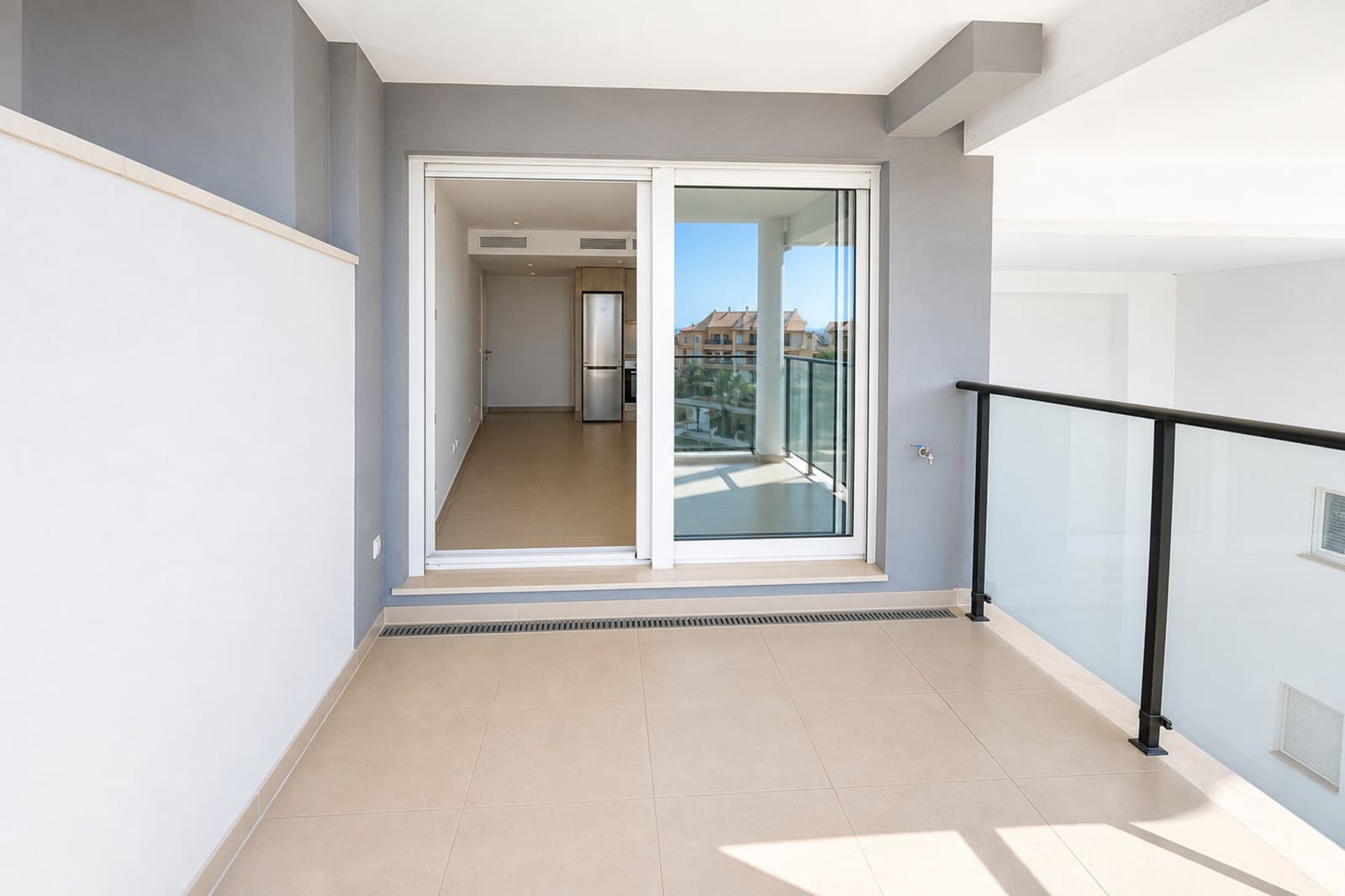 2 soverom Leilighet til salgs i La Duquesa / Puerto de la Duquesa med svømmebasseng garasje - € 399 000 (Ref: 9949390)
