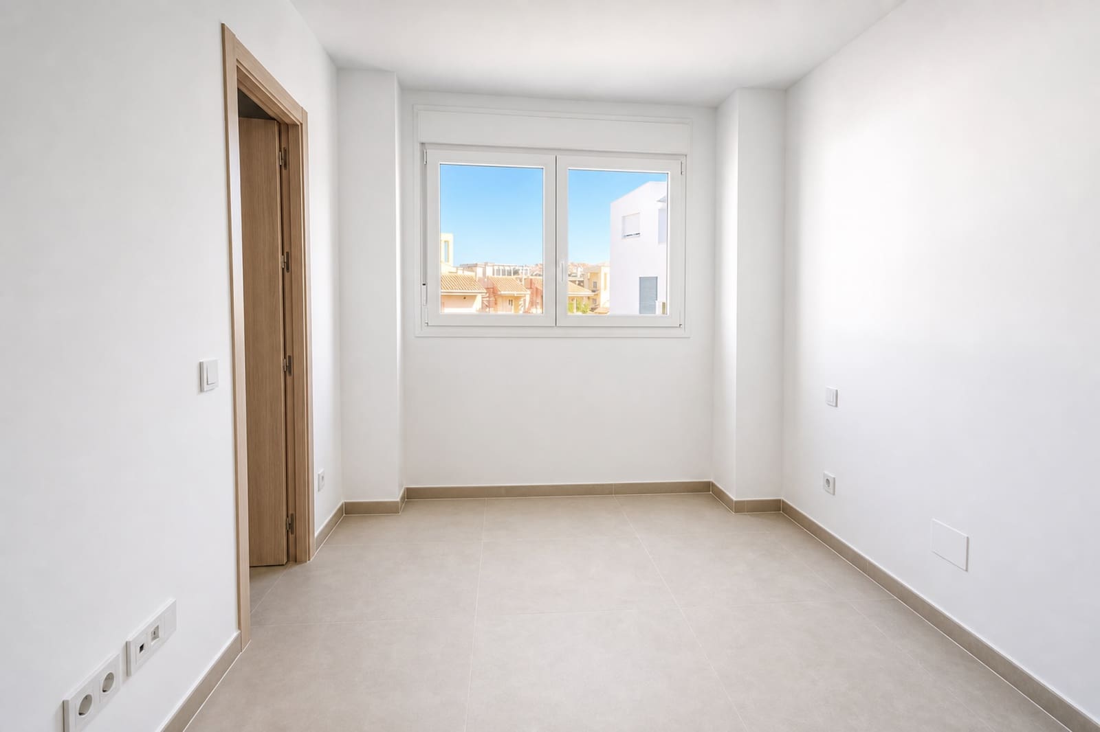2 soverom Leilighet til salgs i La Duquesa / Puerto de la Duquesa med svømmebasseng garasje - € 399 000 (Ref: 9949390)