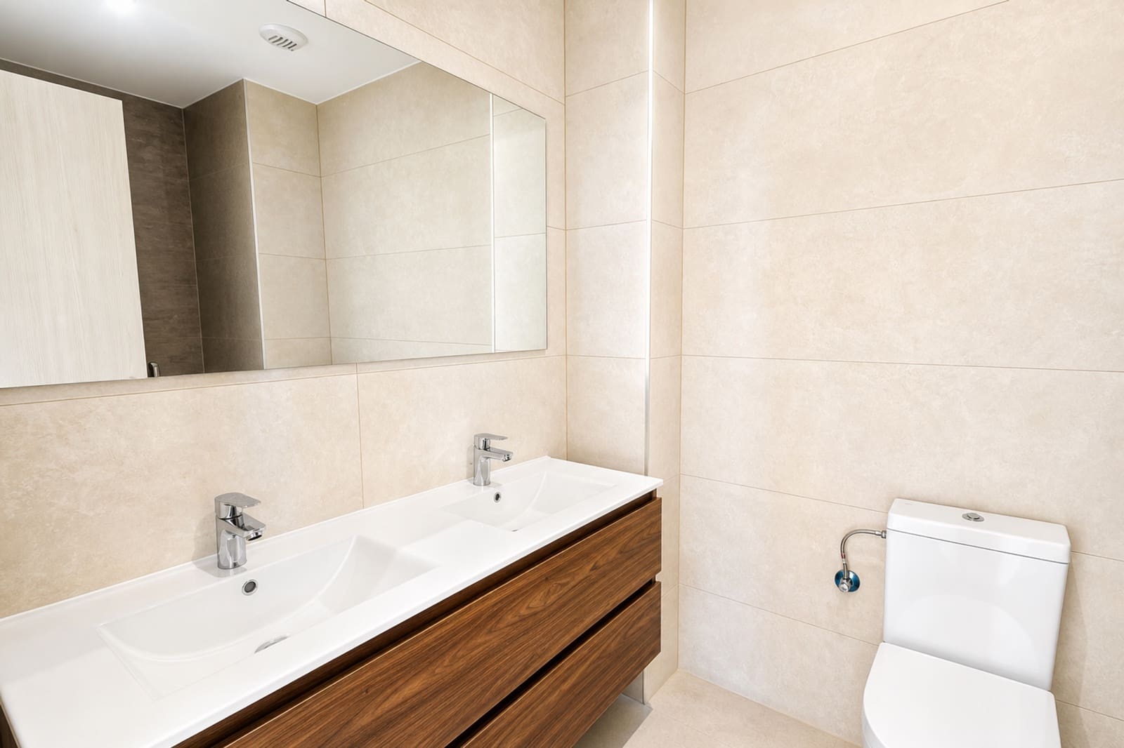 2 soverom Leilighet til salgs i La Duquesa / Puerto de la Duquesa med svømmebasseng garasje - € 399 000 (Ref: 9949390)