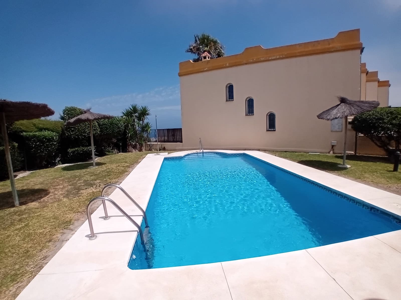 3 soveværelse Semi-Rækkehus til salg i Manilva med swimmingpool garage - € 335.000 (Ref: 9952303)