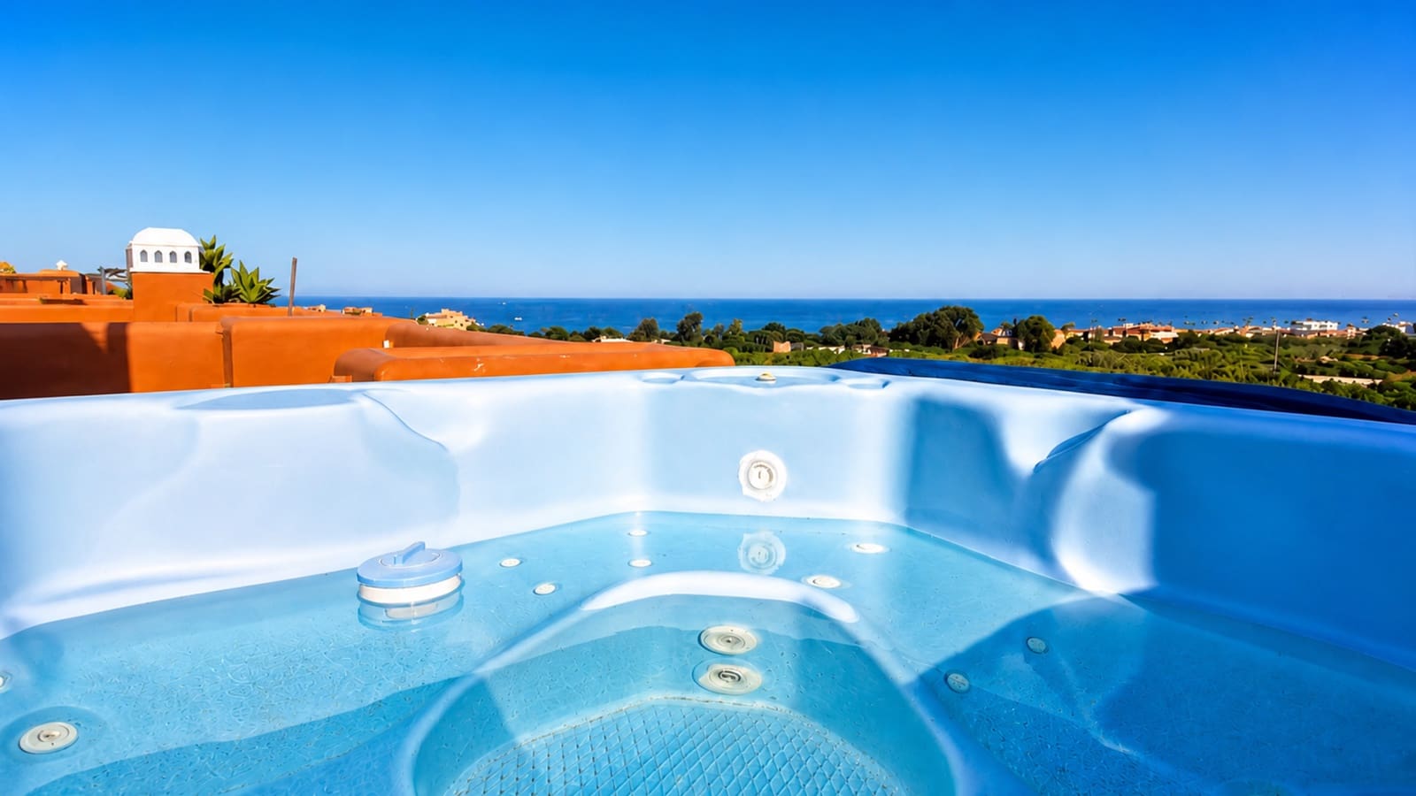 2 sypialnia Apartament na sprzedaż w La Duquesa / Puerto de la Duquesa z basenem garażem - 349 000 € (Ref: 9957609)