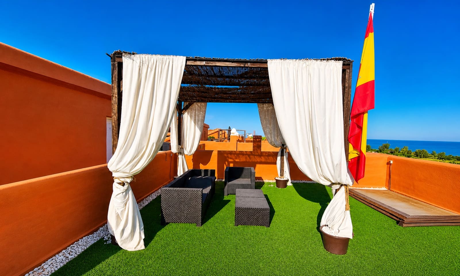 2 sypialnia Apartament na sprzedaż w La Duquesa / Puerto de la Duquesa z basenem garażem - 349 000 € (Ref: 9957609)
