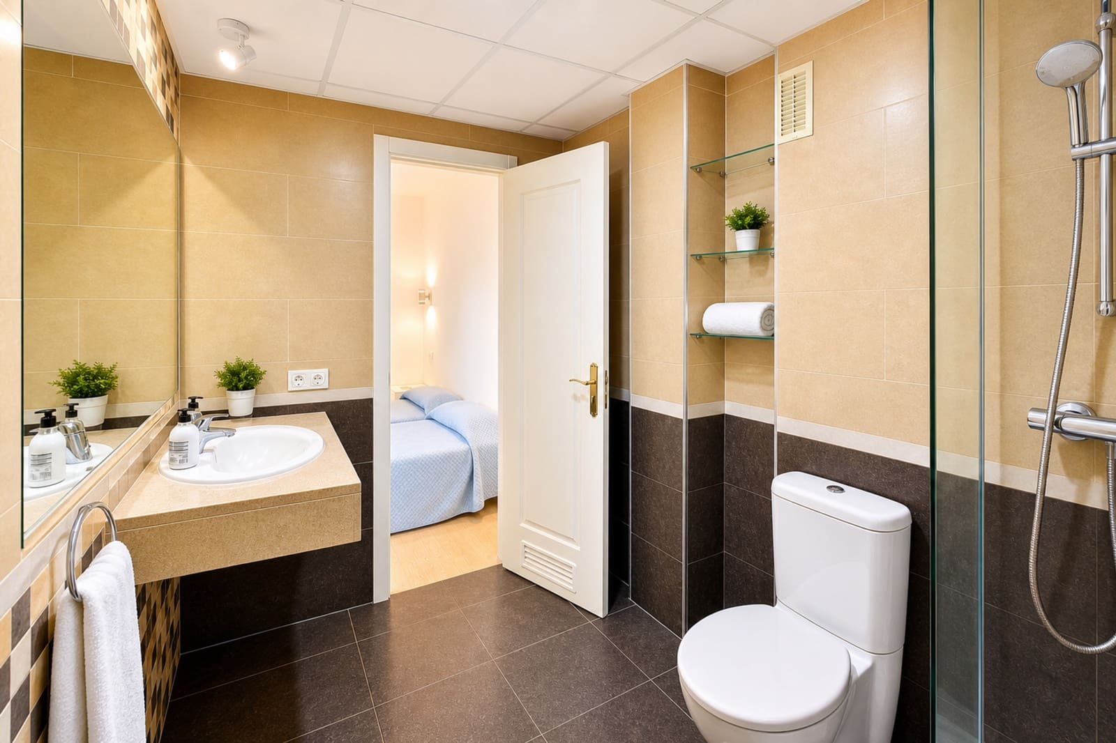 2 sypialnia Apartament na sprzedaż w La Duquesa / Puerto de la Duquesa z basenem garażem - 349 000 € (Ref: 9957609)
