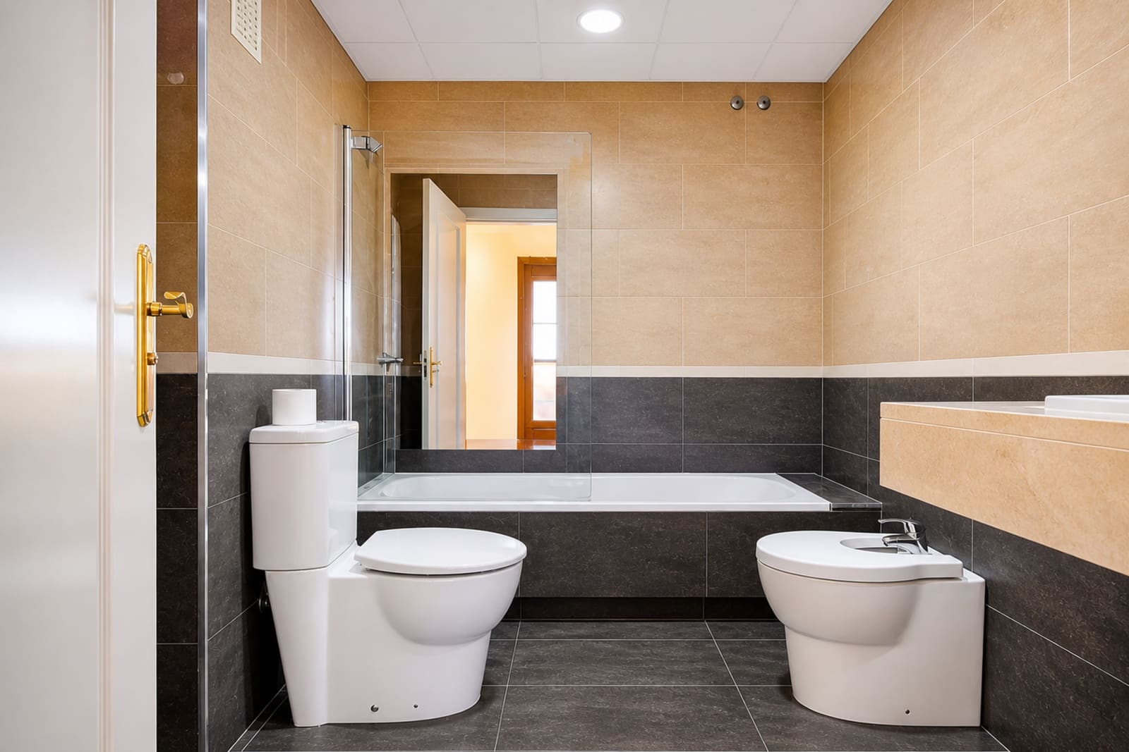 2 sypialnia Apartament na sprzedaż w La Duquesa / Puerto de la Duquesa z basenem garażem - 349 000 € (Ref: 9957609)