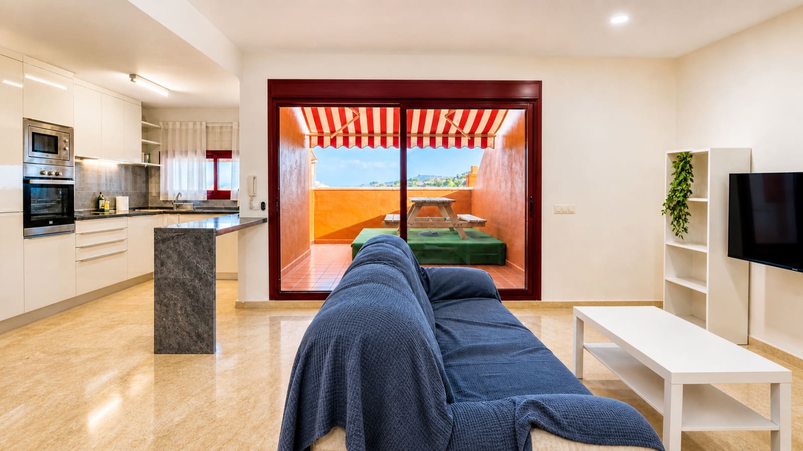 2 sypialnia Apartament na sprzedaż w La Duquesa / Puerto de la Duquesa z basenem garażem - 349 000 € (Ref: 9957609)
