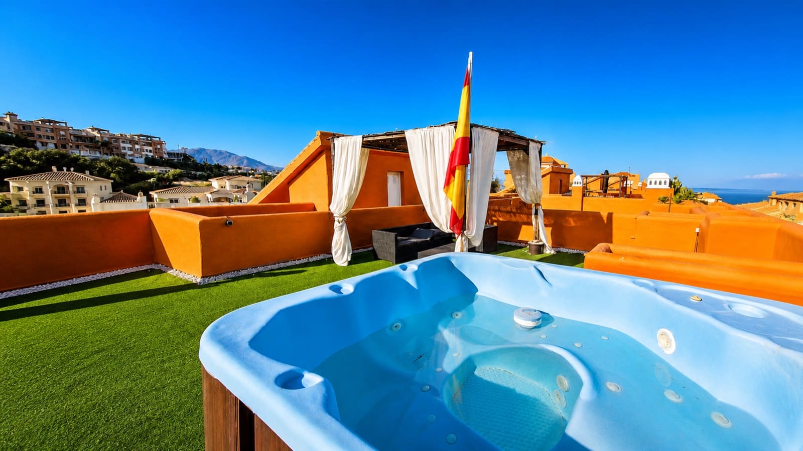 2 sypialnia Apartament na sprzedaż w La Duquesa / Puerto de la Duquesa z basenem garażem - 349 000 € (Ref: 9957609)