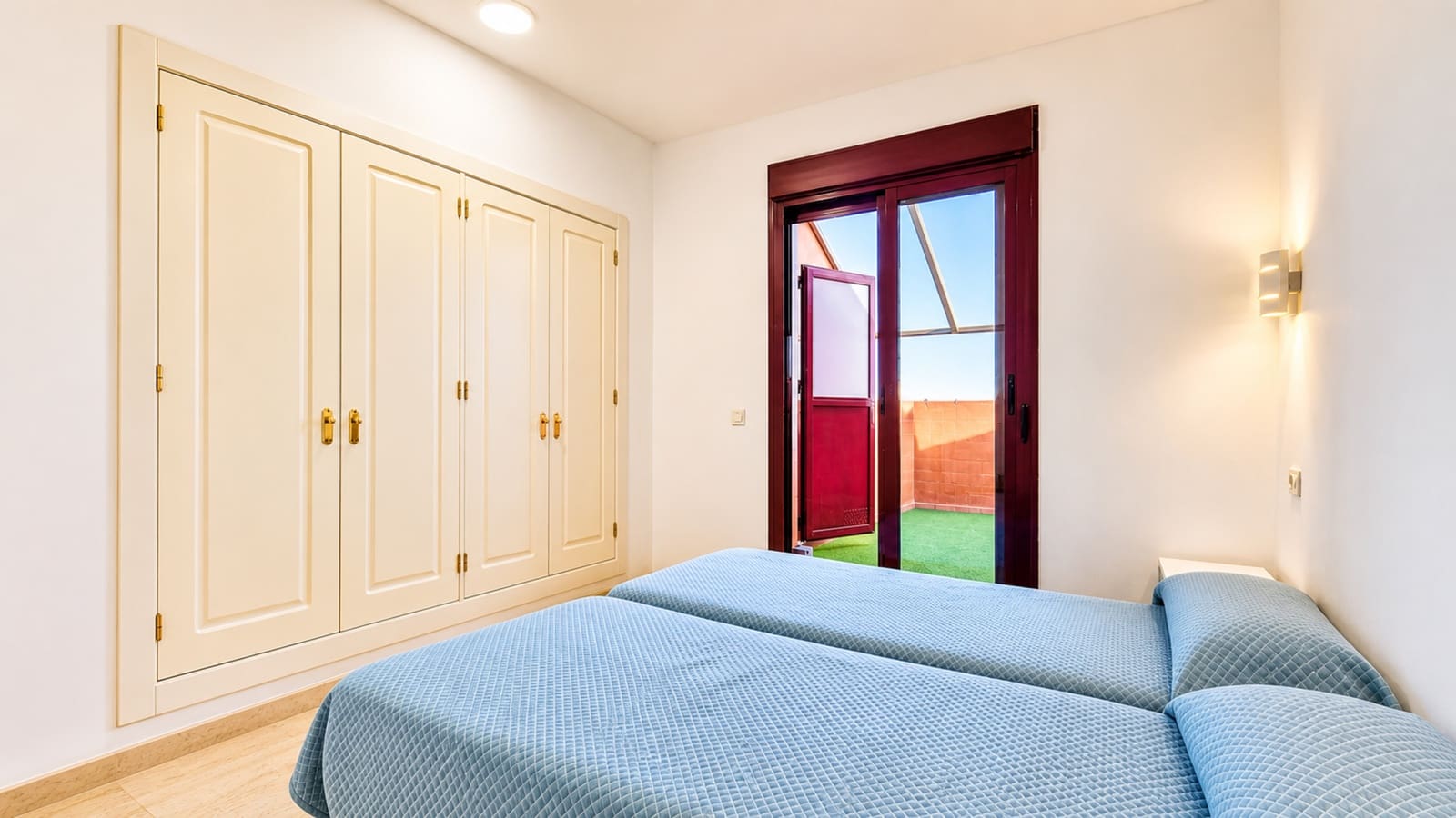 2 sypialnia Apartament na sprzedaż w La Duquesa / Puerto de la Duquesa z basenem garażem - 349 000 € (Ref: 9957609)