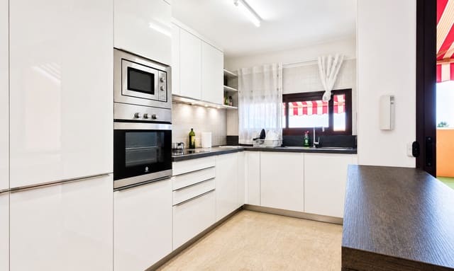 2 sypialnia Apartament na sprzedaż w La Duquesa / Puerto de la Duquesa, Manilva z basenem garażem - 349 000 € (Ref: 9957609)