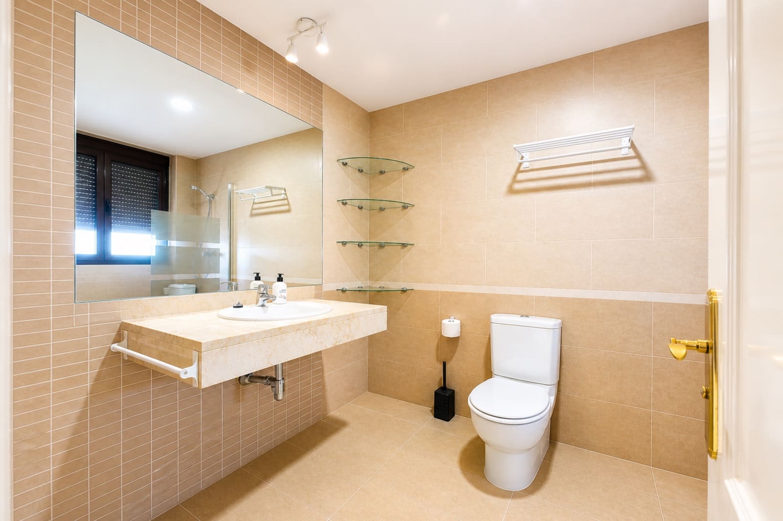 2 sypialnia Apartament na sprzedaż w La Duquesa / Puerto de la Duquesa z basenem garażem - 349 000 € (Ref: 9957609)