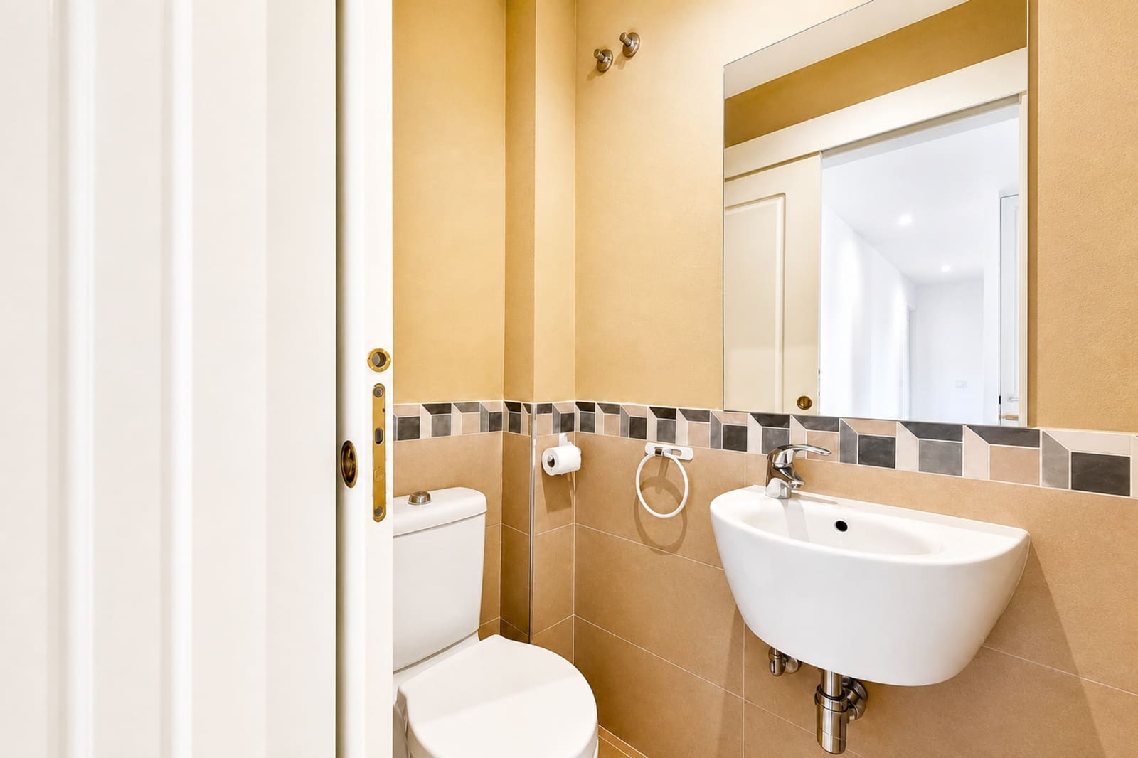 2 sypialnia Apartament na sprzedaż w La Duquesa / Puerto de la Duquesa z basenem garażem - 349 000 € (Ref: 9957609)