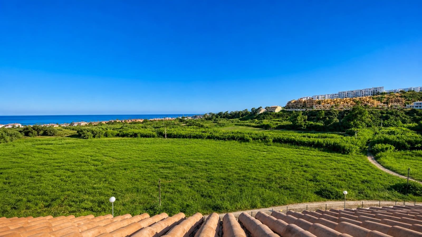 2 sypialnia Apartament na sprzedaż w La Duquesa / Puerto de la Duquesa z basenem garażem - 349 000 € (Ref: 9957609)