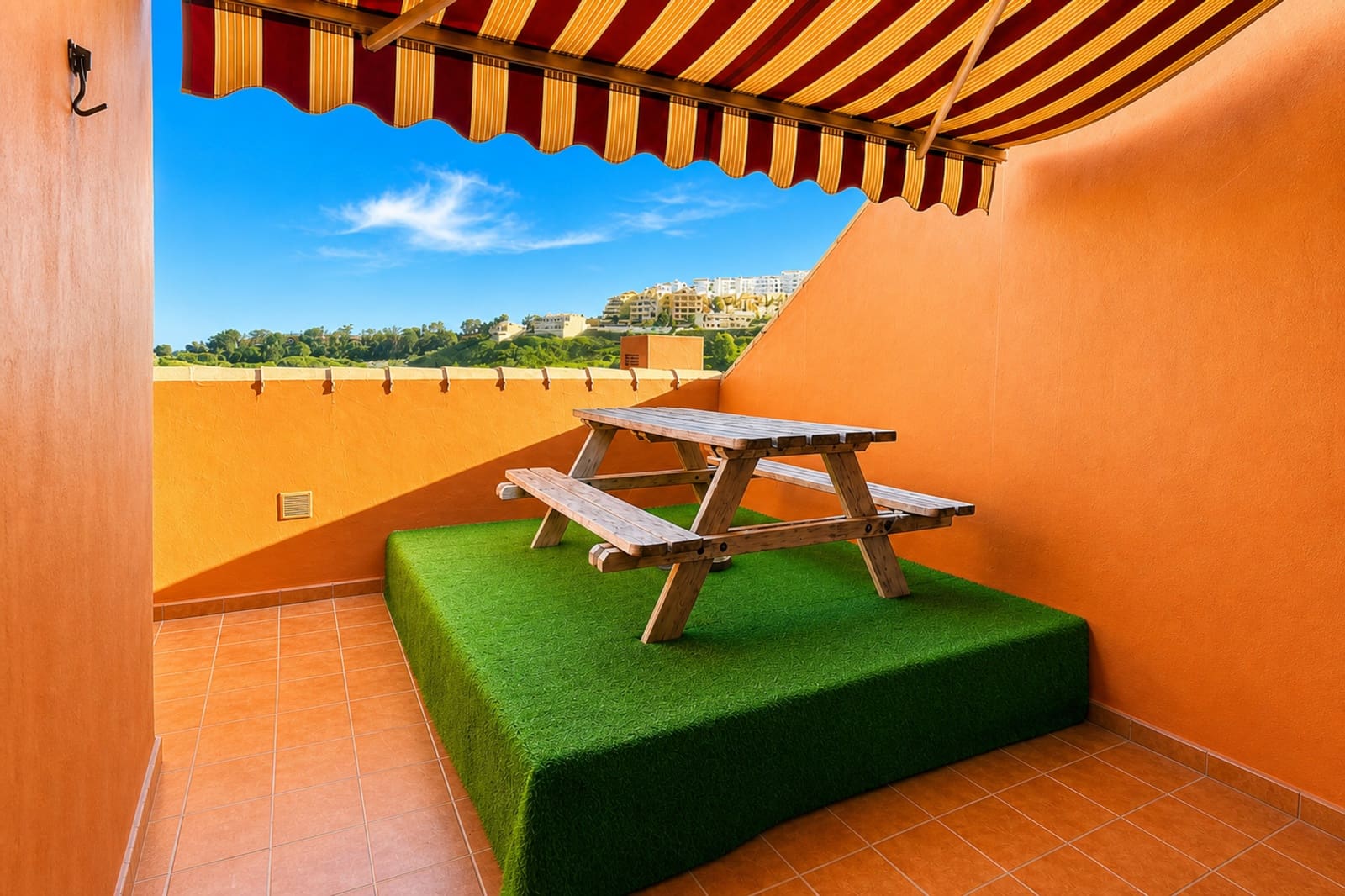 2 sypialnia Apartament na sprzedaż w La Duquesa / Puerto de la Duquesa z basenem garażem - 349 000 € (Ref: 9957609)