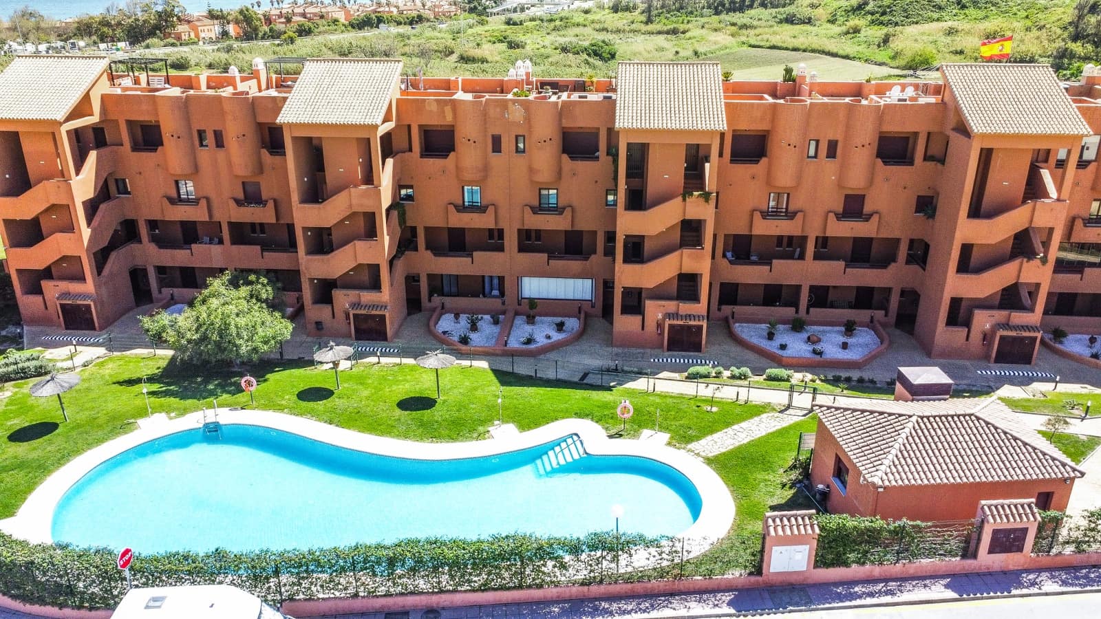 2 sypialnia Apartament na sprzedaż w La Duquesa / Puerto de la Duquesa z basenem garażem - 349 000 € (Ref: 9957609)