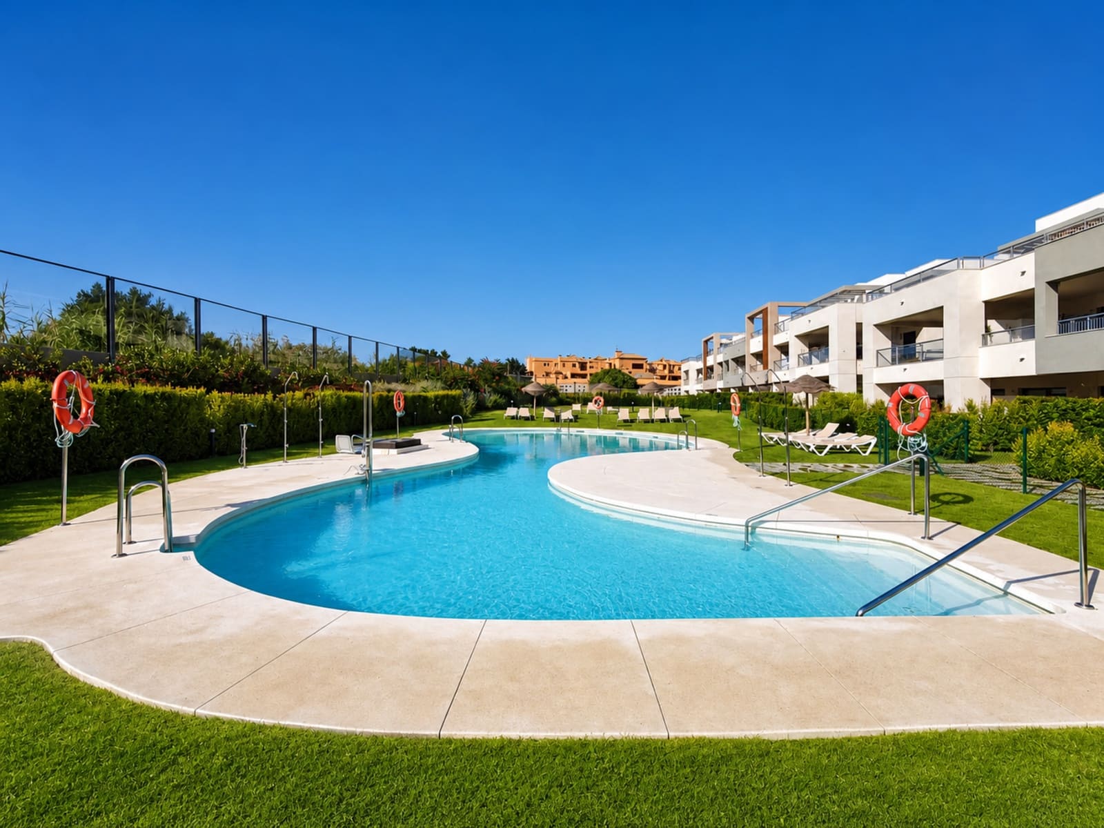 2 soveværelse Lejlighed til salg i Casares med swimmingpool garage - € 449.000 (Ref: 9964950)