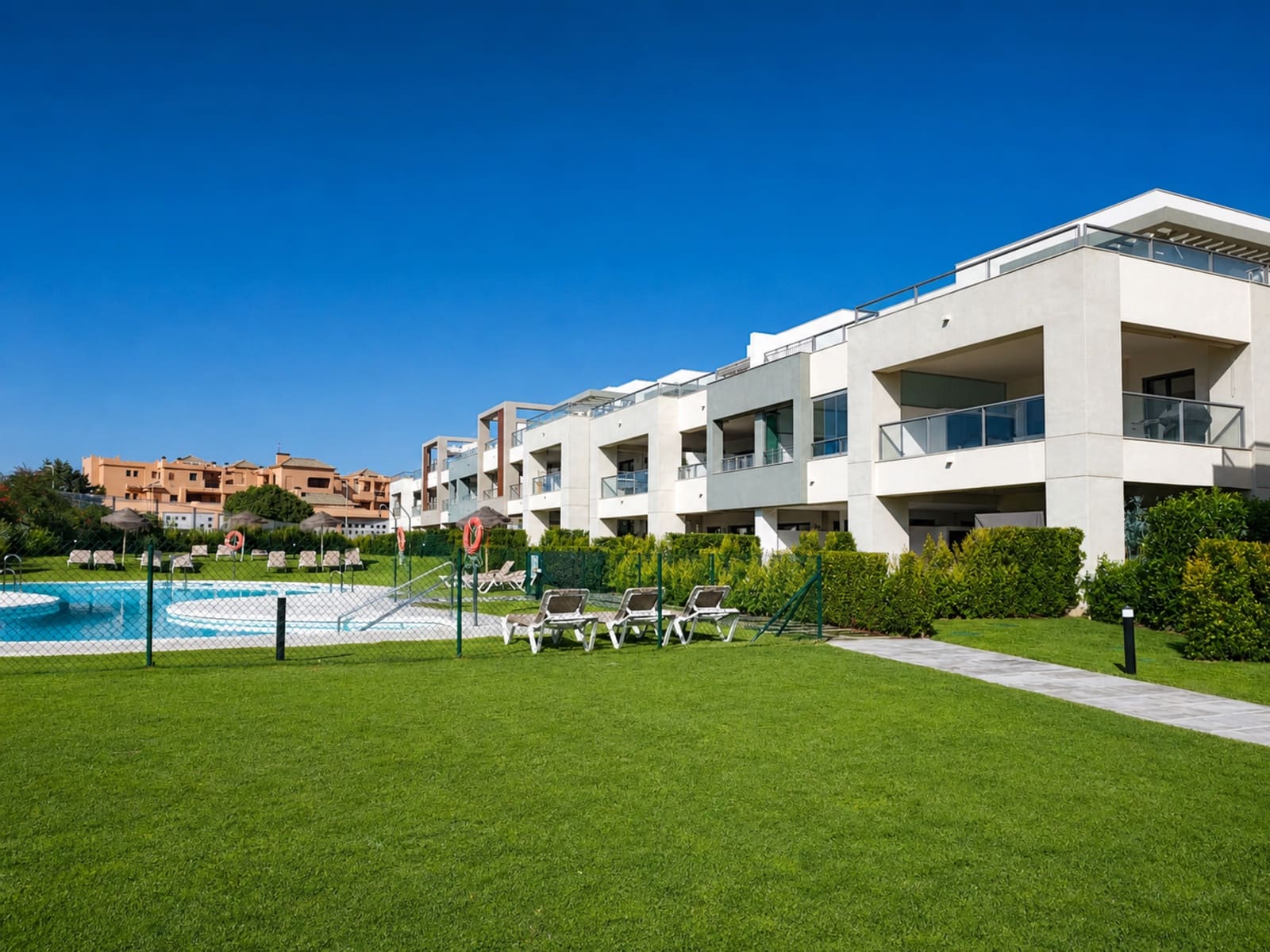 2 soveværelse Lejlighed til salg i Casares med swimmingpool garage - € 449.000 (Ref: 9964950)