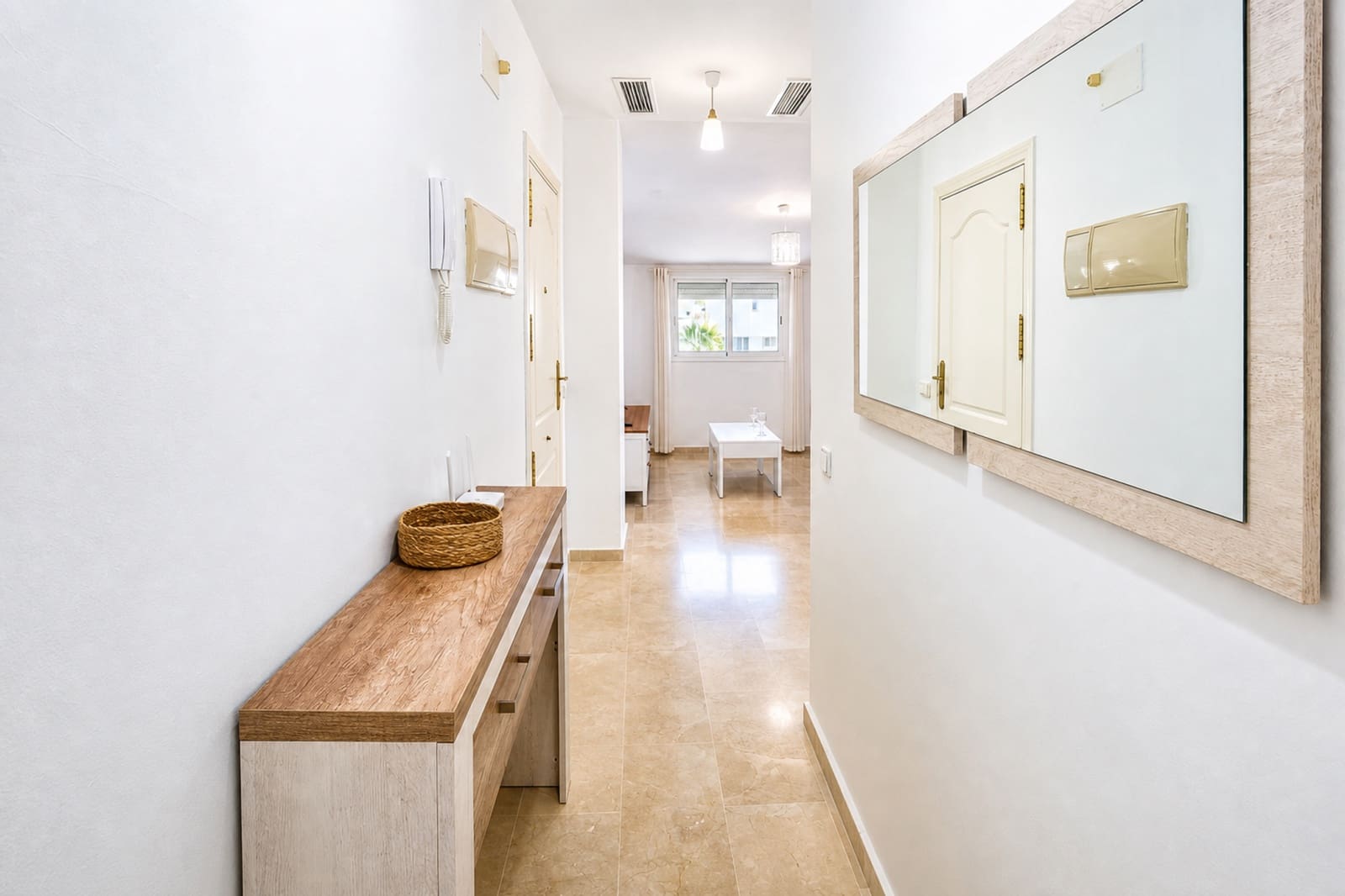 2 soveværelse Lejlighed til salg i La Duquesa / Puerto de la Duquesa med swimmingpool garage - € 260.000 (Ref: 9972986)
