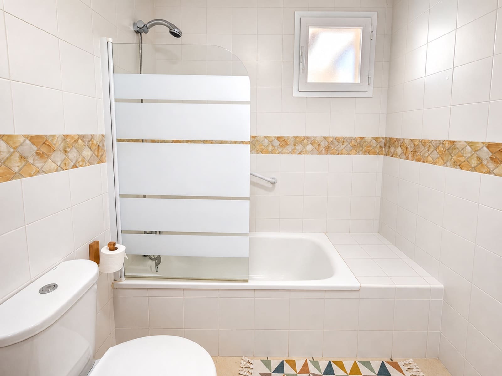 2 soveværelse Lejlighed til salg i La Duquesa / Puerto de la Duquesa med swimmingpool garage - € 260.000 (Ref: 9972986)