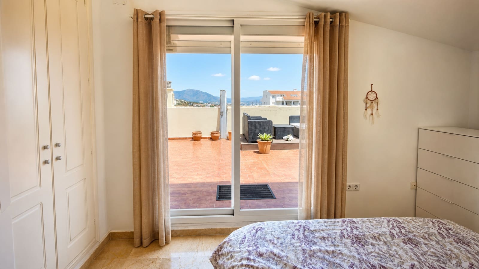 2 soveværelse Lejlighed til salg i La Duquesa / Puerto de la Duquesa med swimmingpool garage - € 260.000 (Ref: 9972986)