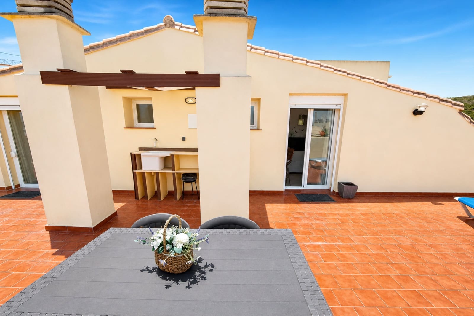 2 soveværelse Lejlighed til salg i La Duquesa / Puerto de la Duquesa med swimmingpool garage - € 260.000 (Ref: 9972986)
