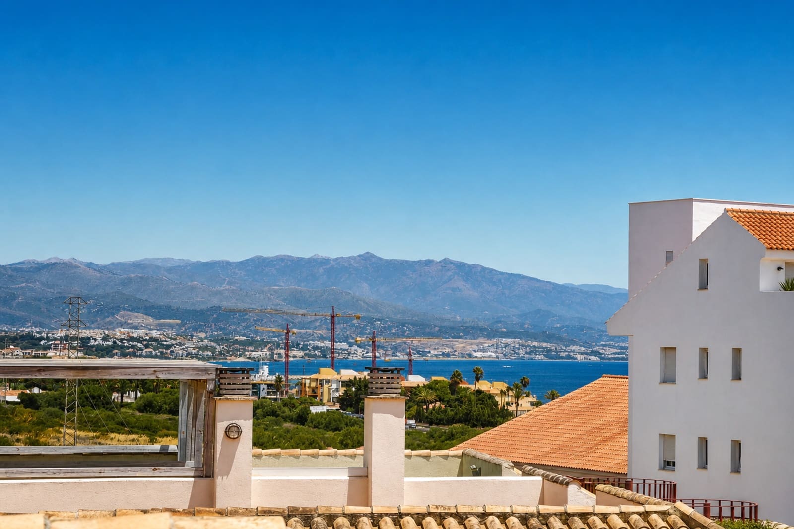 2 soveværelse Lejlighed til salg i La Duquesa / Puerto de la Duquesa med swimmingpool garage - € 260.000 (Ref: 9972986)