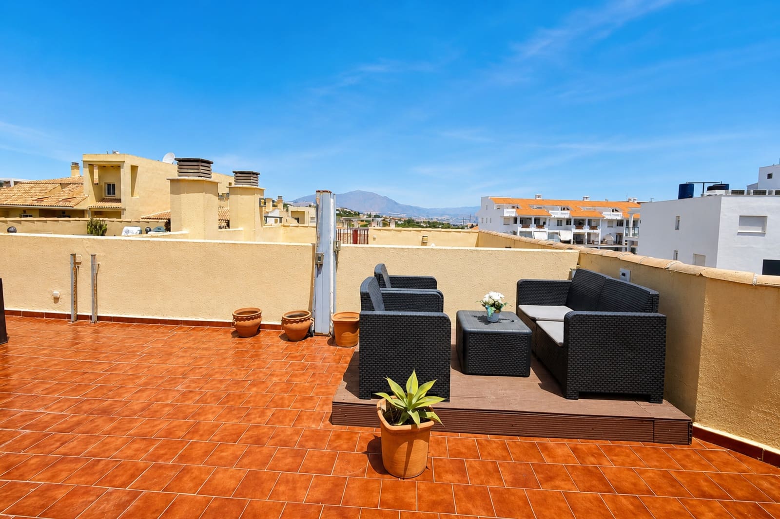 2 soveværelse Lejlighed til salg i La Duquesa / Puerto de la Duquesa med swimmingpool garage - € 260.000 (Ref: 9972986)