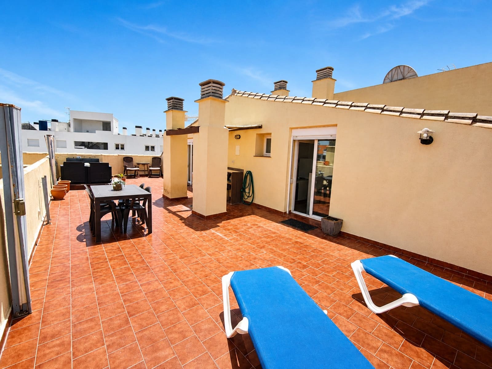 2 soveværelse Lejlighed til salg i La Duquesa / Puerto de la Duquesa med swimmingpool garage - € 260.000 (Ref: 9972986)