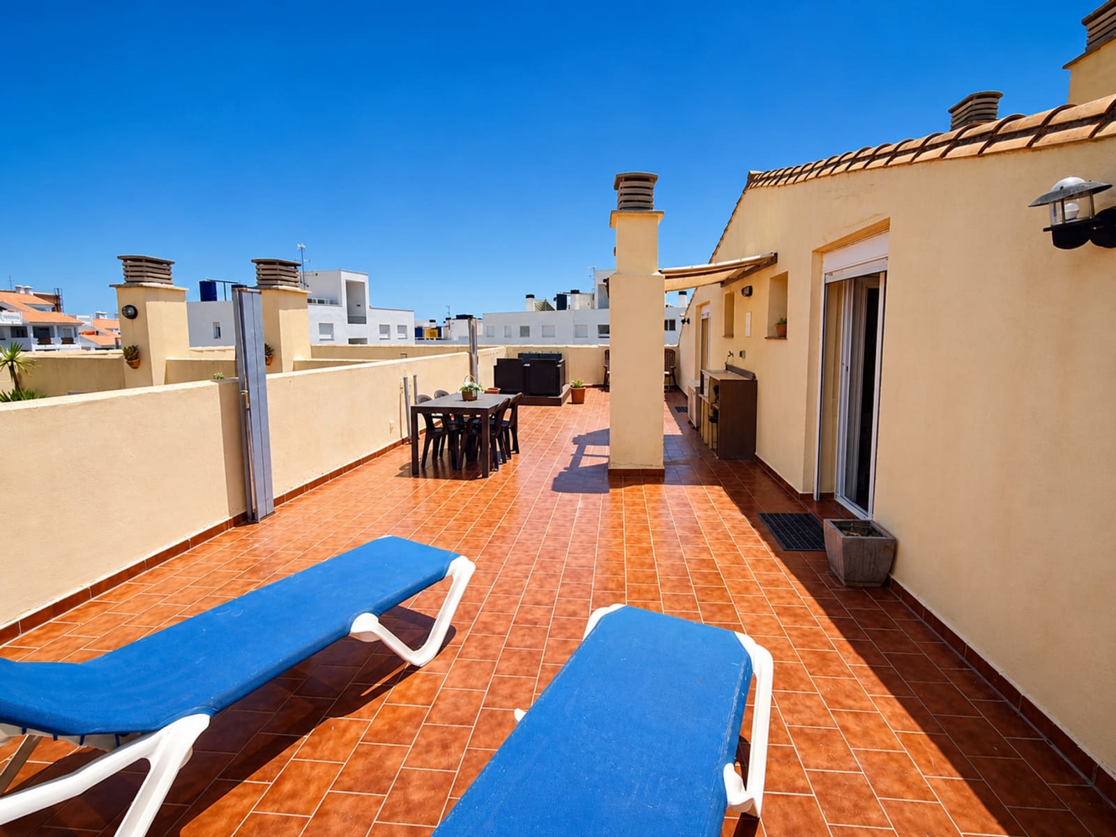 2 soveværelse Lejlighed til salg i La Duquesa / Puerto de la Duquesa med swimmingpool garage - € 260.000 (Ref: 9972986)