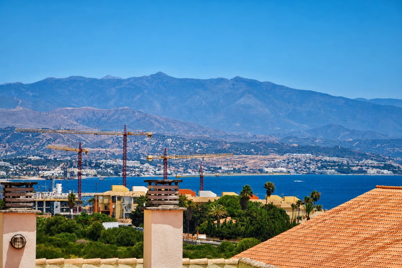 2 soveværelse Lejlighed til salg i La Duquesa / Puerto de la Duquesa med swimmingpool garage - € 260.000 (Ref: 9972986)