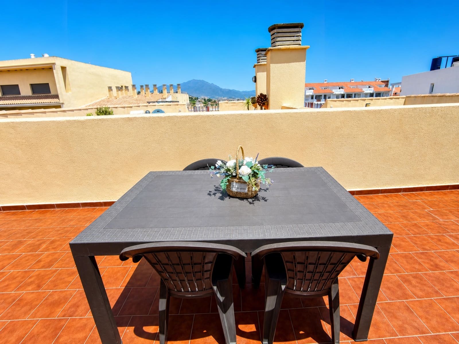 2 soveværelse Lejlighed til salg i La Duquesa / Puerto de la Duquesa med swimmingpool garage - € 260.000 (Ref: 9972986)