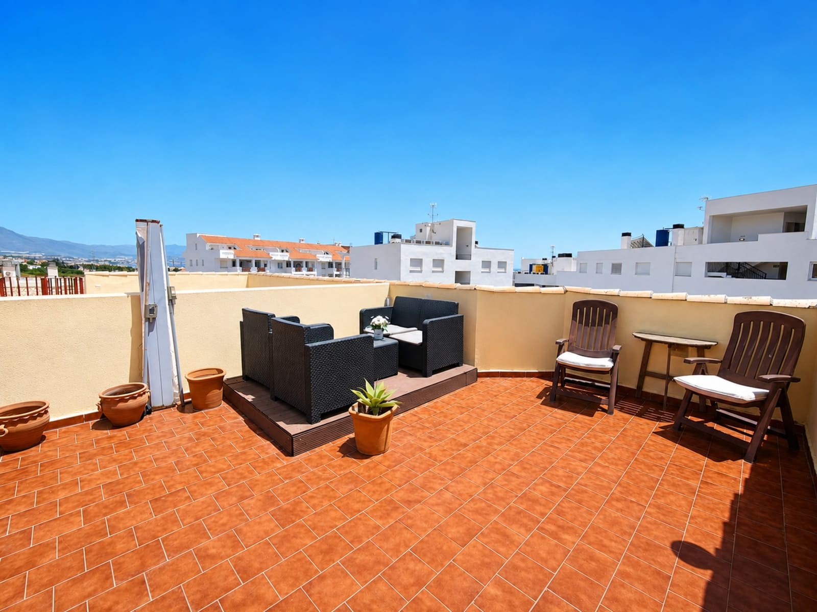 2 soveværelse Lejlighed til salg i La Duquesa / Puerto de la Duquesa med swimmingpool garage - € 260.000 (Ref: 9972986)
