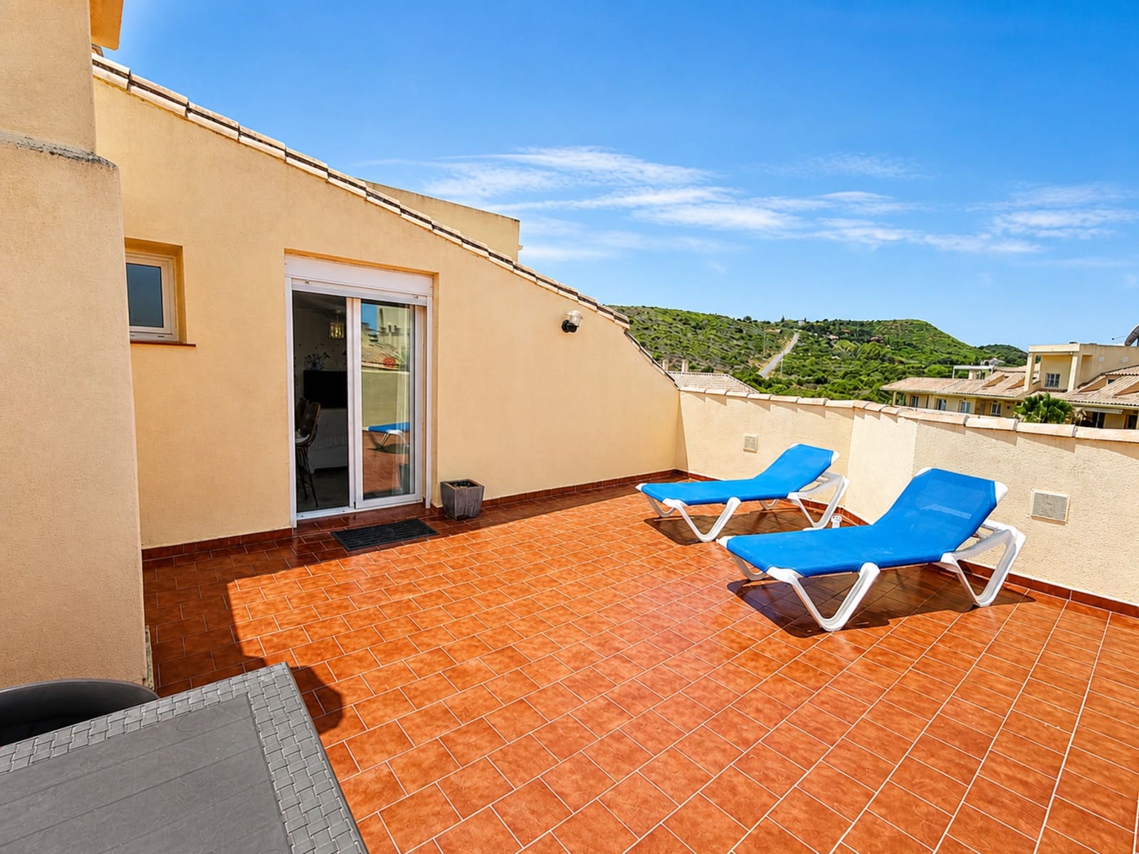 2 soveværelse Lejlighed til salg i La Duquesa / Puerto de la Duquesa med swimmingpool garage - € 260.000 (Ref: 9972986)