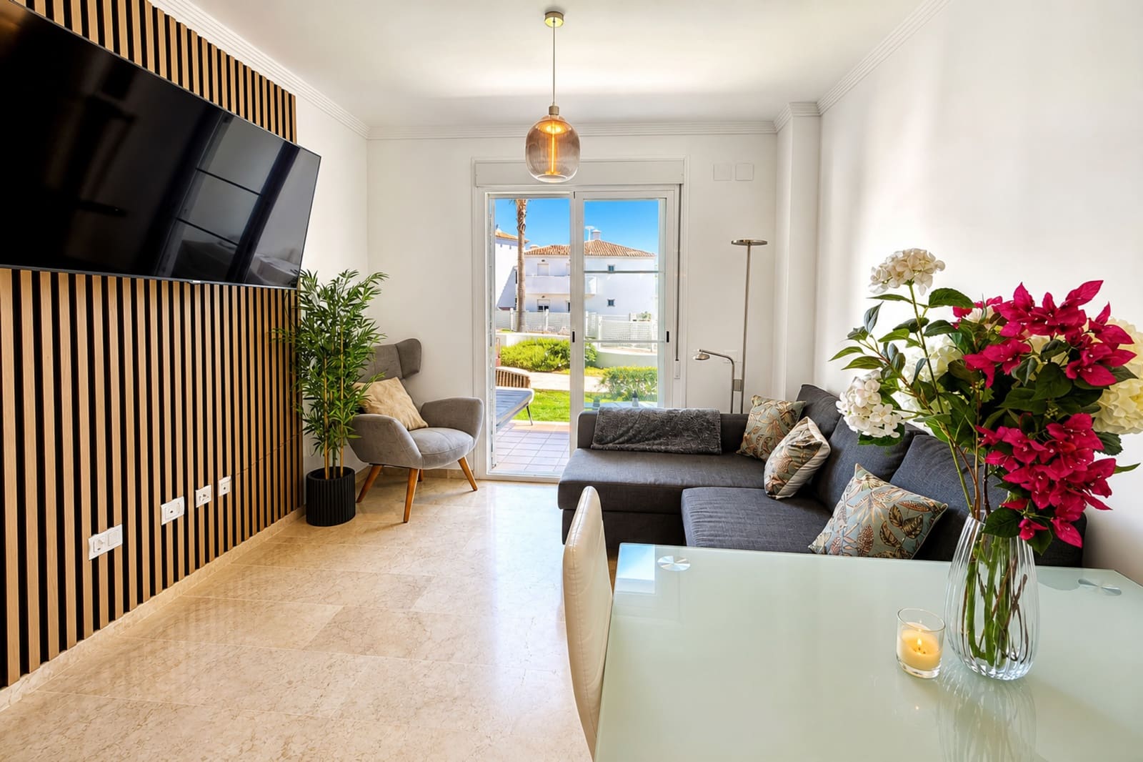 3 soveværelse Lejlighed til salg i La Duquesa / Puerto de la Duquesa med swimmingpool garage - € 285.000 (Ref: 9972987)