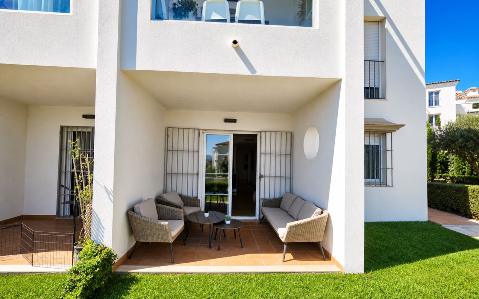 3 soveværelse Lejlighed til salg i La Duquesa / Puerto de la Duquesa med swimmingpool garage - € 285.000 (Ref: 9972987)