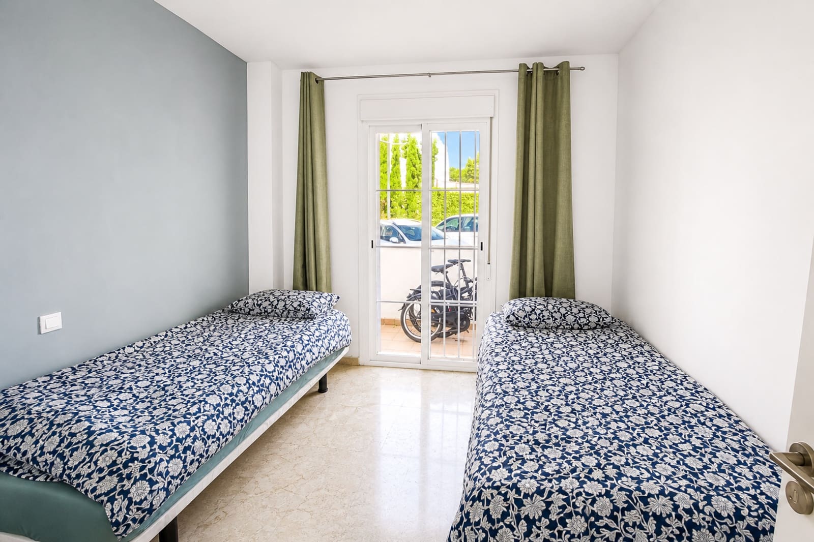 3 soveværelse Lejlighed til salg i La Duquesa / Puerto de la Duquesa med swimmingpool garage - € 285.000 (Ref: 9972987)