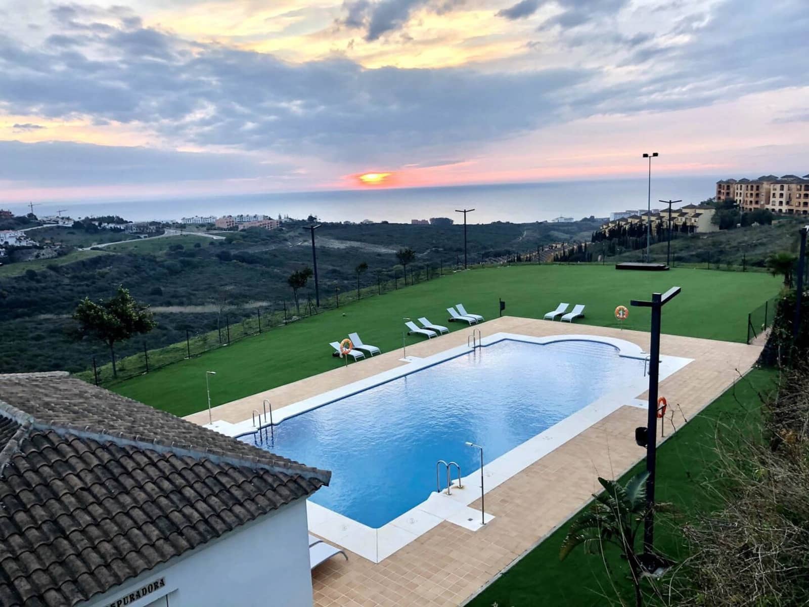 3 soveværelse Lejlighed til salg i La Duquesa / Puerto de la Duquesa med swimmingpool garage - € 285.000 (Ref: 9972987)