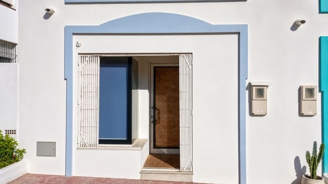 Lejlighed til salg i La Duquesa / Puerto de la Duquesa, Manilva - € 125.000 (Ref: 9976909)