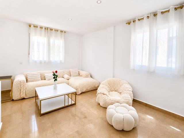 6 bedroom Villa for sale in La Duquesa / Puerto de la Duquesa, Manilva with pool garage - € 479,000 (Ref: 9976910)