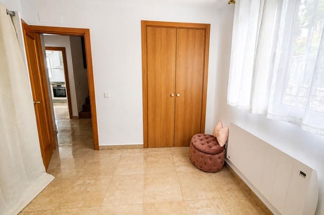6 soveværelse Villa til salg i La Duquesa / Puerto de la Duquesa, Manilva med swimmingpool garage - € 550.000 (Ref: 9976910)