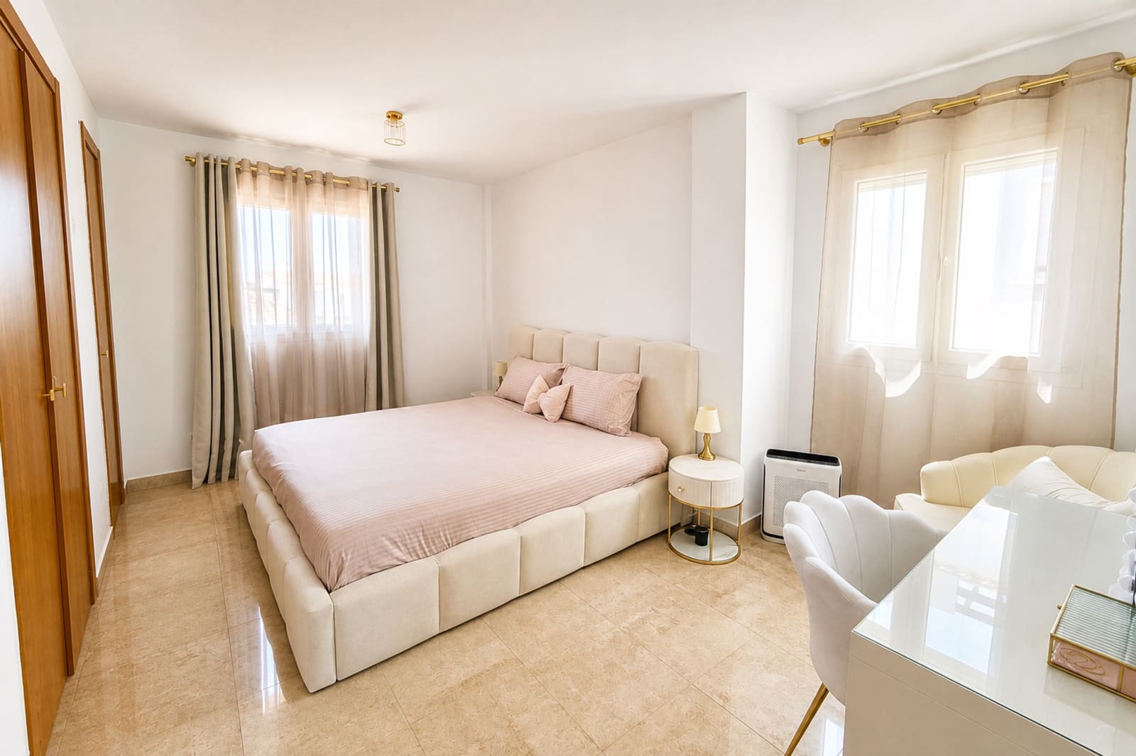6 soveværelse Villa til salg i La Duquesa / Puerto de la Duquesa med swimmingpool garage - € 550.000 (Ref: 9976910)