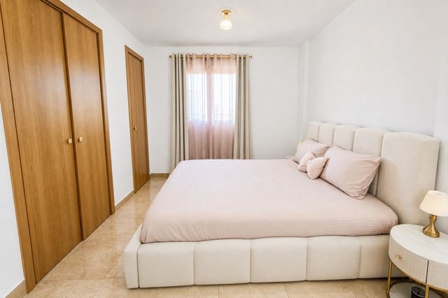 6 bedroom Villa for sale in La Duquesa / Puerto de la Duquesa, Manilva with pool garage - € 479,000 (Ref: 9976910)