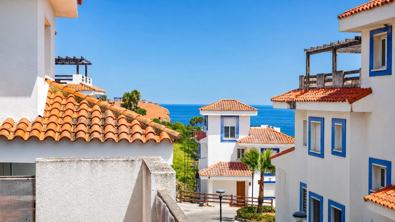 6 soveværelse Villa til salg i La Duquesa / Puerto de la Duquesa med swimmingpool garage - € 550.000 (Ref: 9976910)