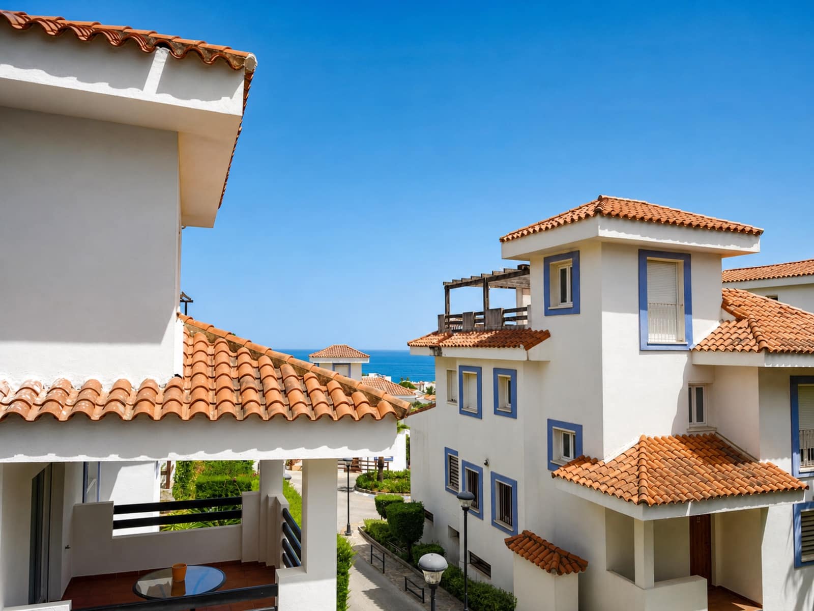 6 soveværelse Villa til salg i La Duquesa / Puerto de la Duquesa med swimmingpool garage - € 550.000 (Ref: 9976910)