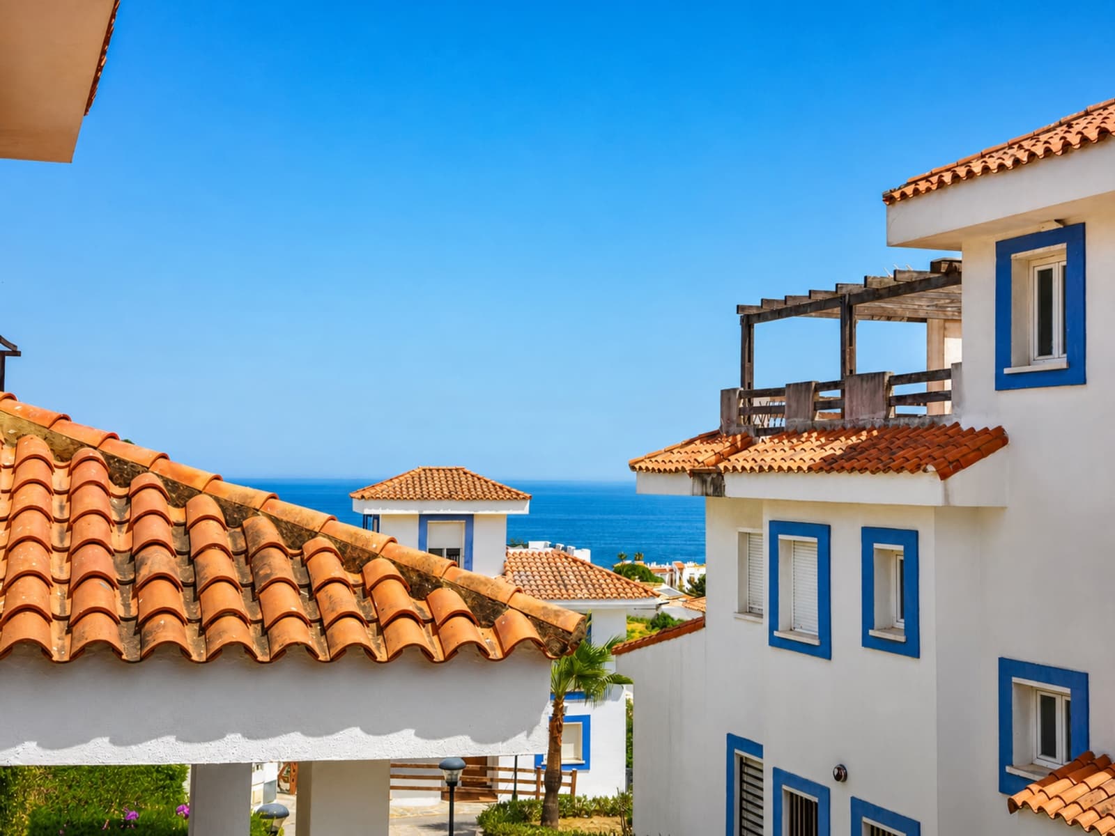 6 soveværelse Villa til salg i La Duquesa / Puerto de la Duquesa med swimmingpool garage - € 550.000 (Ref: 9976910)