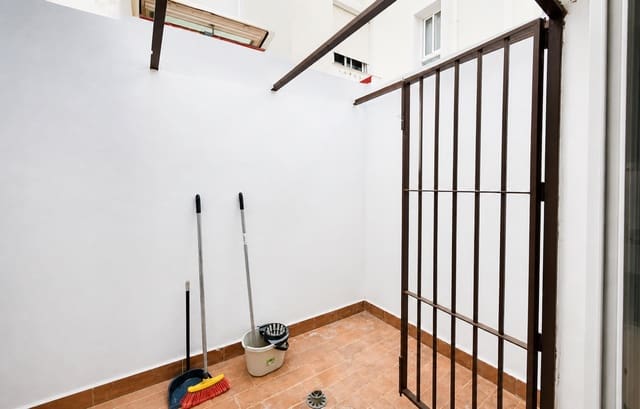 3 slaapkamer Huis te koop in Manilva Pueblo, Manilva met garage - € 269.000 (Ref: 9993916)