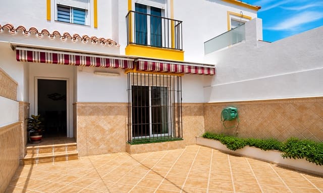 3 slaapkamer Huis te koop in Manilva Pueblo, Manilva met garage - € 269.000 (Ref: 9993916)