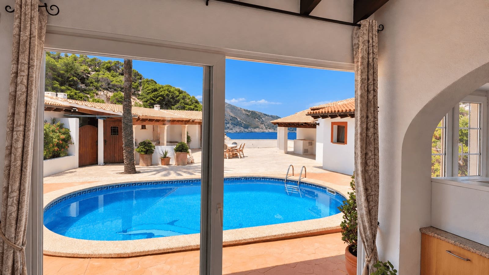 3 soveværelse Villa til salg i Capdepera med swimmingpool garage - € 1.690.000 (Ref: 10110358)
