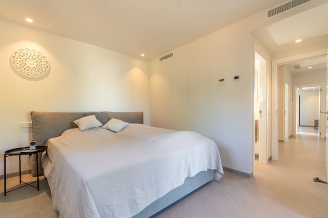 4 makuuhuone Huvila myytävänä paikassa Colonia de Sant Pere / Colonia de San Pedro, Artà mukana uima-altaan 
autotalli - 1 595 000 € (Ref: 10140127)