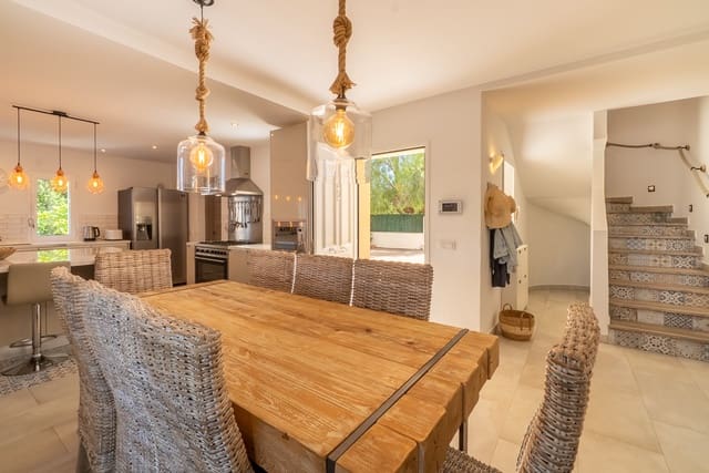 4 makuuhuone Huvila myytävänä paikassa Sa Coma, Sant Llorenç des Cardassar mukana uima-altaan 
autotalli - 1 100 000 € (Ref: 10163455)