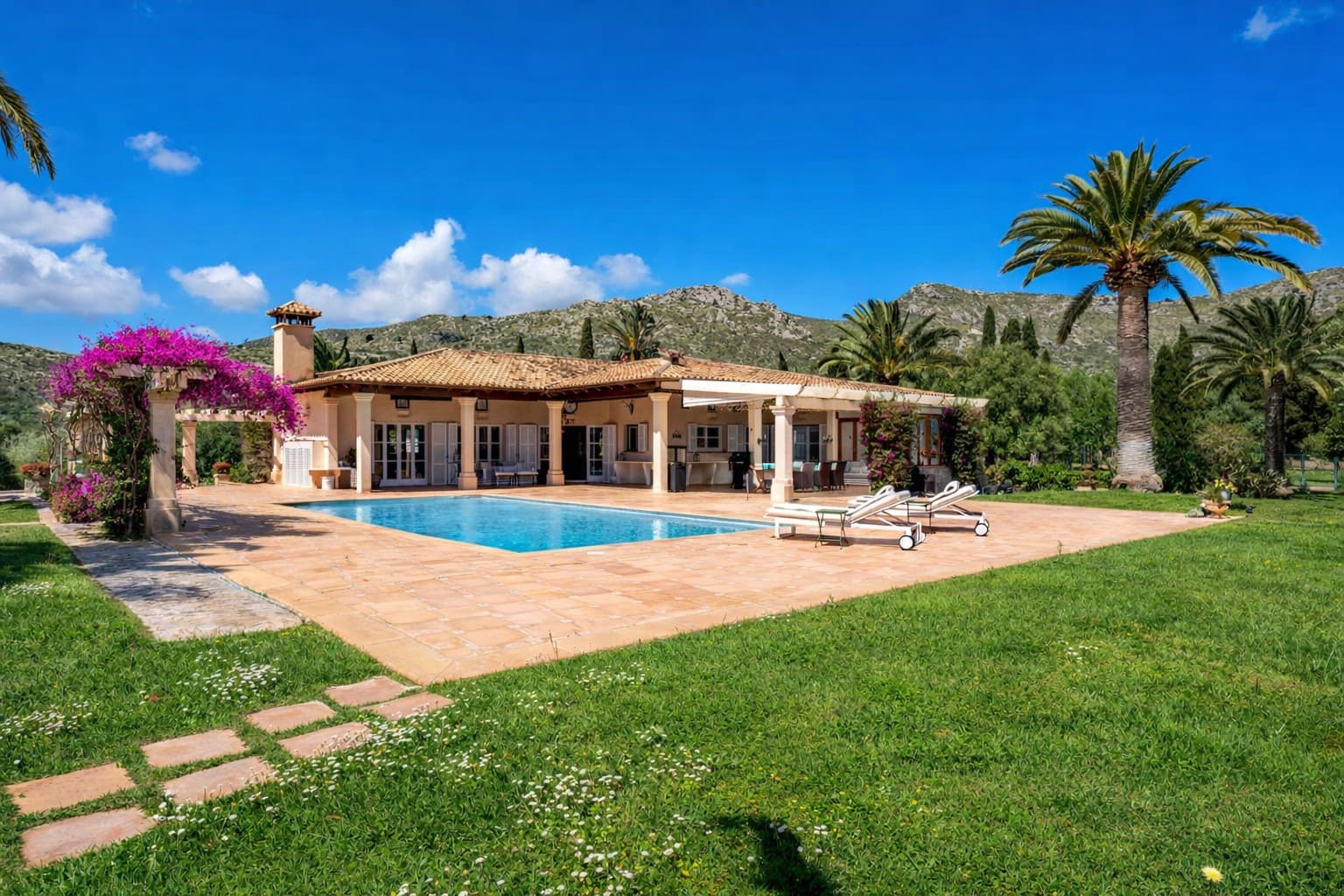 5 chambre Finca/Maison de Campagne à vendre à Capdepera avec piscine - 2 950 000 € (Ref: 9164610)