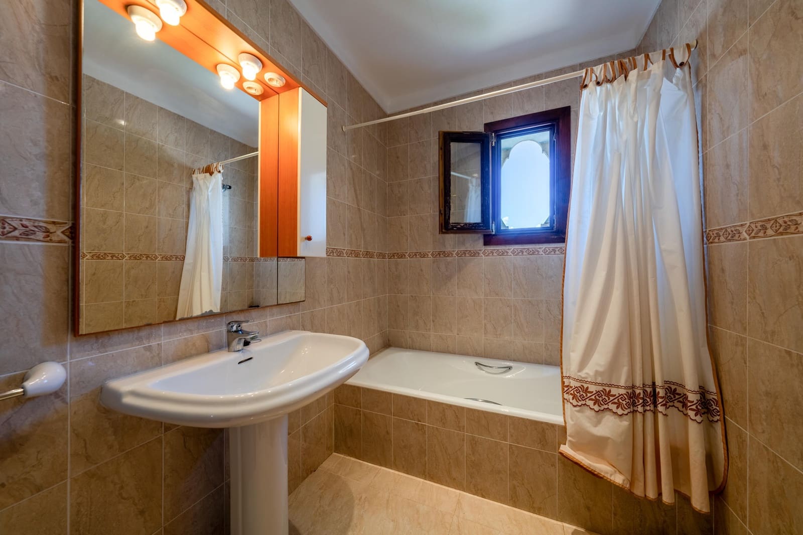 7 slaapkamer Villa te koop in Cala Ratjada met garage - € 2.495.000 (Ref: 9164638)